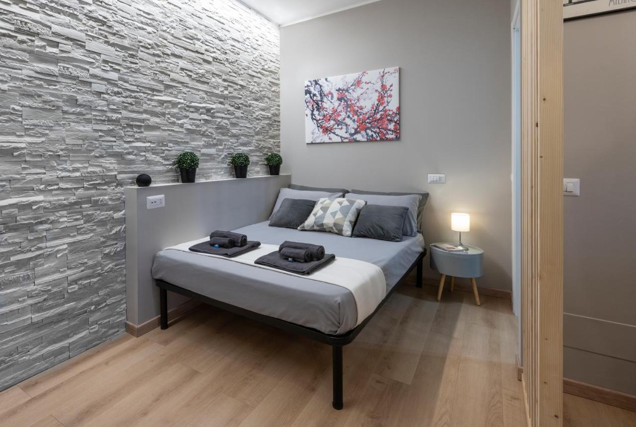 Super Modern And Design Apartment, A Due Passi Dai Navigli Milan Bagian luar foto