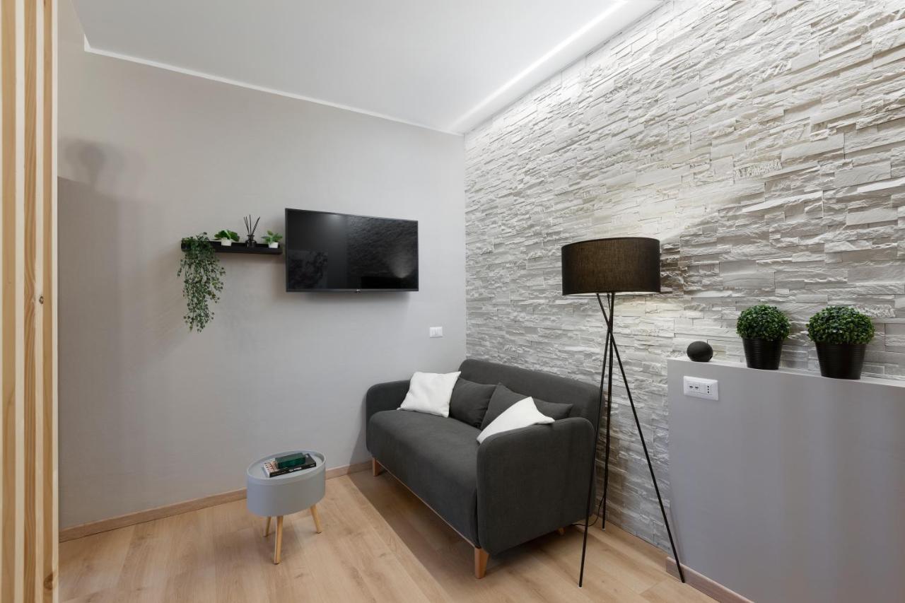 Super Modern And Design Apartment, A Due Passi Dai Navigli Milan Bagian luar foto