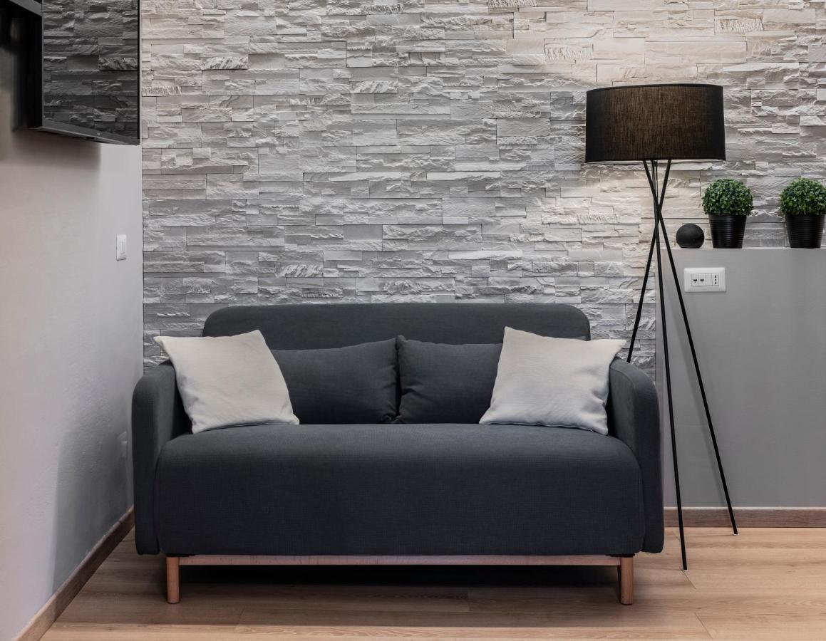 Super Modern And Design Apartment, A Due Passi Dai Navigli Milan Bagian luar foto