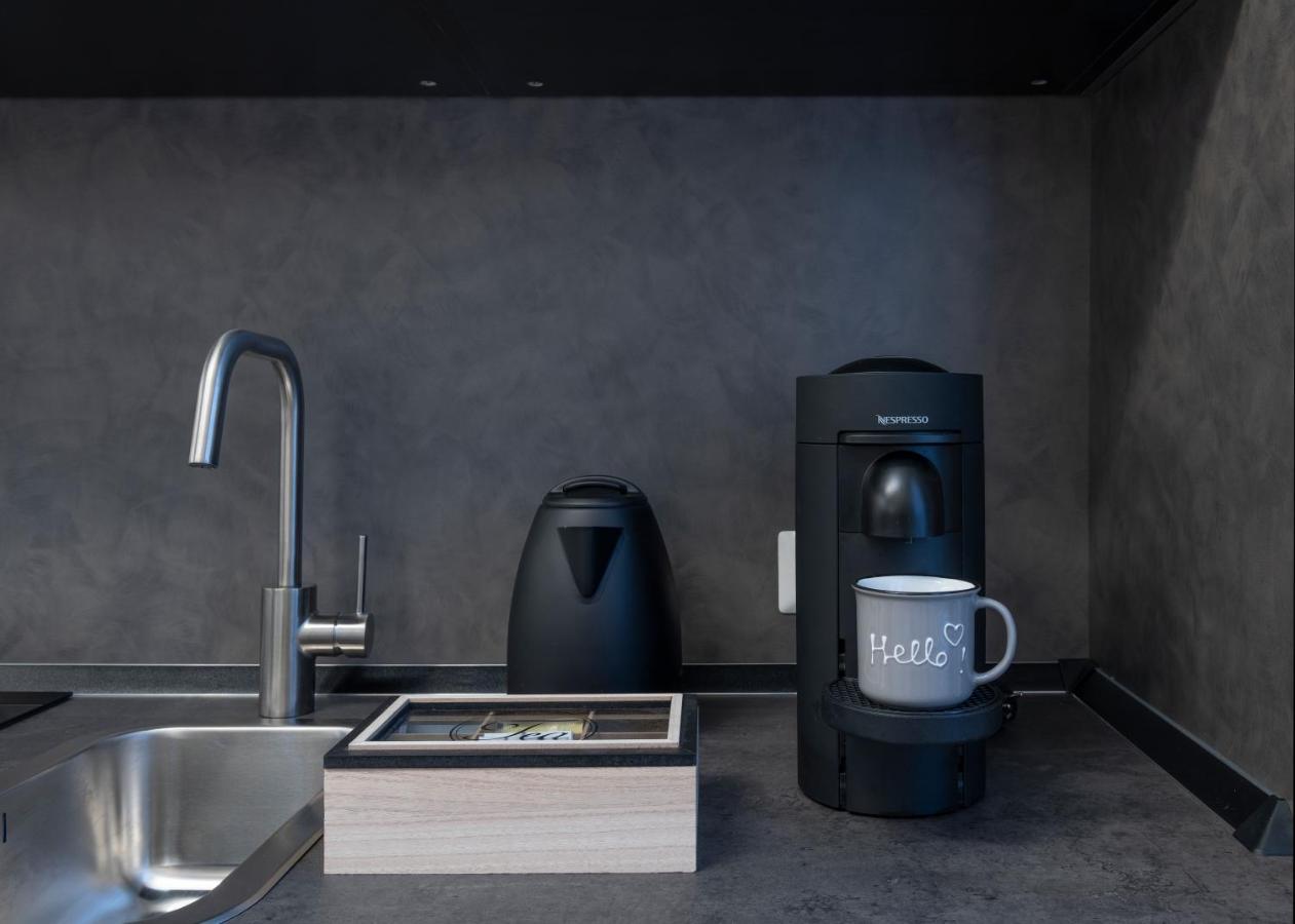 Super Modern And Design Apartment, A Due Passi Dai Navigli Milan Bagian luar foto