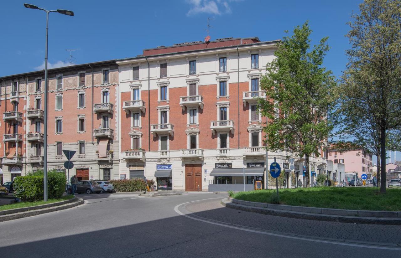 Super Modern And Design Apartment, A Due Passi Dai Navigli Milan Bagian luar foto