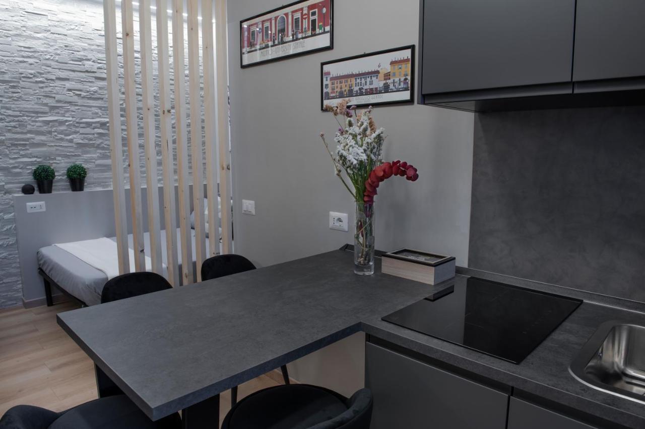 Super Modern And Design Apartment, A Due Passi Dai Navigli Milan Bagian luar foto