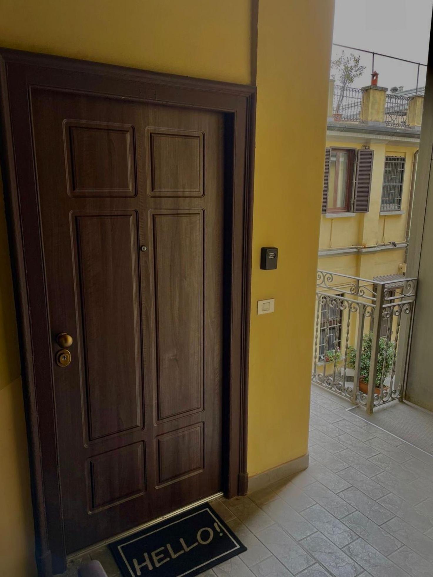 Super Modern And Design Apartment, A Due Passi Dai Navigli Milan Bagian luar foto